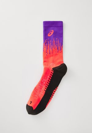 PERFORMANCE RUN CREW UNISEX - Sporta zeķes - edo purple/flash red