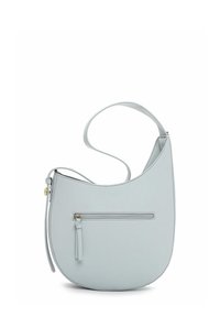 Vaaleansininen nahkainen olkalaukku, jossa kaareva siluetti, etutasku vetoketjulla ja pitkä säädettävä hihna. Pintastruktuuri ja kullanväriset metalliosat.