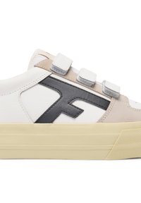 Sneaker en cuir blanc avec des accents beiges et gris. Doté de bandes Velcro remarquables et d'un logo noir distinct sur le côté. Semelle en caoutchouc.