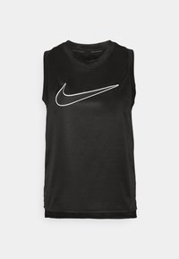 Černý bezrukávový sportovní top vyrobený z lehkého materiálu, s velkým bílým logem Nike Swoosh na přední straně a kulatým výstřihem.