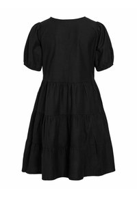 Robe noire mi-longue avec manches courtes bouffantes et sections de jupe froncées en étages, vue de dos.