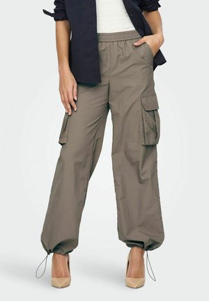 LORENZO - Hlačami s stranskimi žepi - walnut