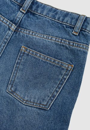 Sinine denimkangas tekstuursed väljunditega, millel on üks tagatasku, oranž õmblus ja kõrge talje.