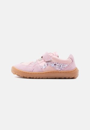 BAREFOOT RIVER - Sneaker low - pink shine