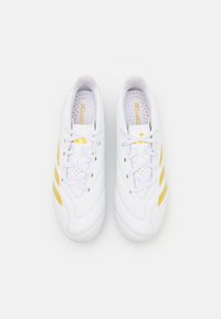 adidas Performance PREDATOR CLUB FXG - Kõva pinnase jalgpallisaapad - footwear white/gold metallic