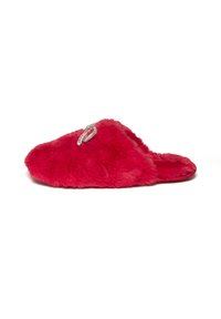 Faux fur rød slip-on slippers med en blød tekstur. Har en rhinestone læbe-detalje på forsiden og en glat inderside. Flad sål.