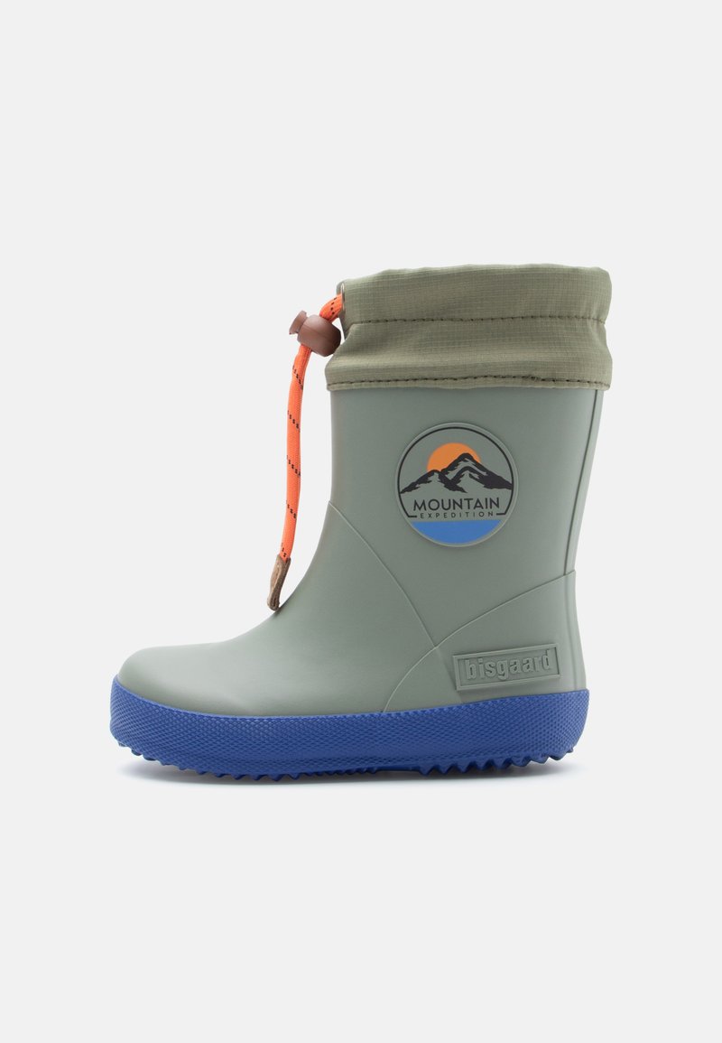 Green rubber boot with blue sole, adjustable olive green cuff, orange drawstring, and a circular logo featuring mountains and sun.