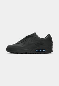 Schwarze Leder-Sneaker mit strukturiertem Finish, sichtbarere Luftpolsterung, runde Zehenpartie und Schnürsystem. Gummilaufsohle mit Profilmuster.