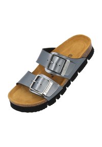 Grijze leren sandalen met twee verstelbare banden, zilveren gespen en een gevormde kurken voetbed. Geprofileerde zwarte rubberen zool.