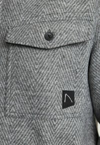 STRYKE HERRING - Skraistė  - grey