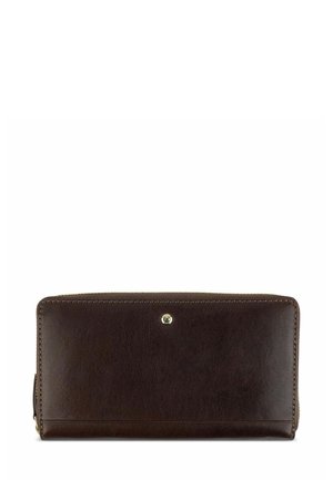 Portafoglio in pelle marrone con texture liscia, dotato di chiusura con zip e di un piccolo accento metallico sulla parte frontale. Forma rettangolare.