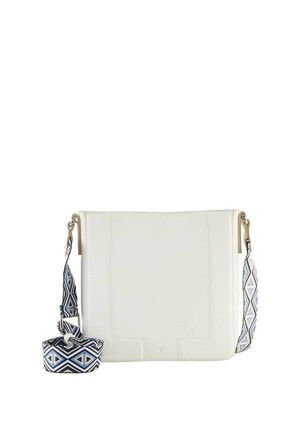 Weiße Leder-Crossbody-Tasche mit einem gemusterten, blau-weißen, verstellbaren Trageriemen, die eine glatte Textur und ein minimalistisches Design aufweist.