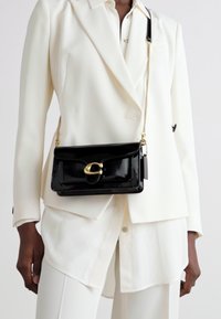 COACH SPAZZOLATO TABBY CHAIN - Pochette - black