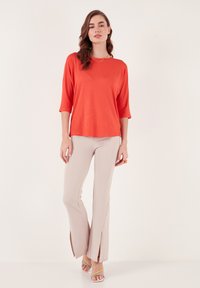 LELA CREW NECK  - Långärmad tröja - coral