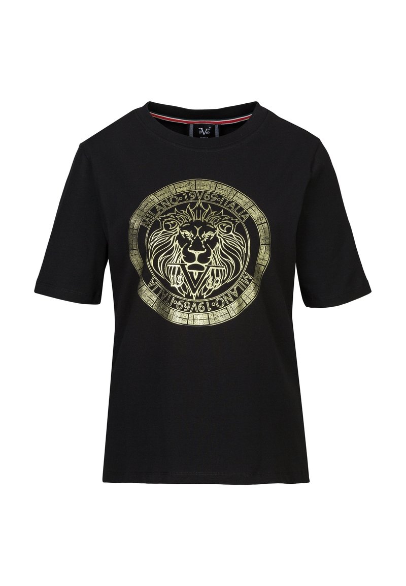 Zwarte katoenen t-shirt met een gouden leeuwafbeelding binnen een circulair embleem. Korte mouwen en een ronde halslijn. Zachte textuur.