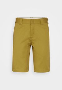 Khaki šortky vyrobené z hladké tkaniny. Mají rovný střih, čtyři kapsy a poutka na opasek. Délka končí těsně nad kolenem.