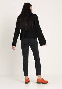 Noisy May Stickad tröja - black