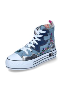 Hohe Sneakers mit einem Design aus blauer Jeans und metallic silber, ausgestattet mit weißen Schnürsenkeln, floralem Innenfutter und Schmucksteinakzenten.