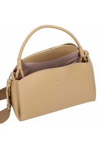 Beige leren handtas met een gestructureerd ontwerp, ronde handvatten en een zacht gestructureerd oppervlak. Voorzien van een open bovenkant en een verstelbare schouderband.