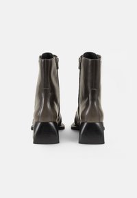 Vagabond Stivaletti stringati - brown