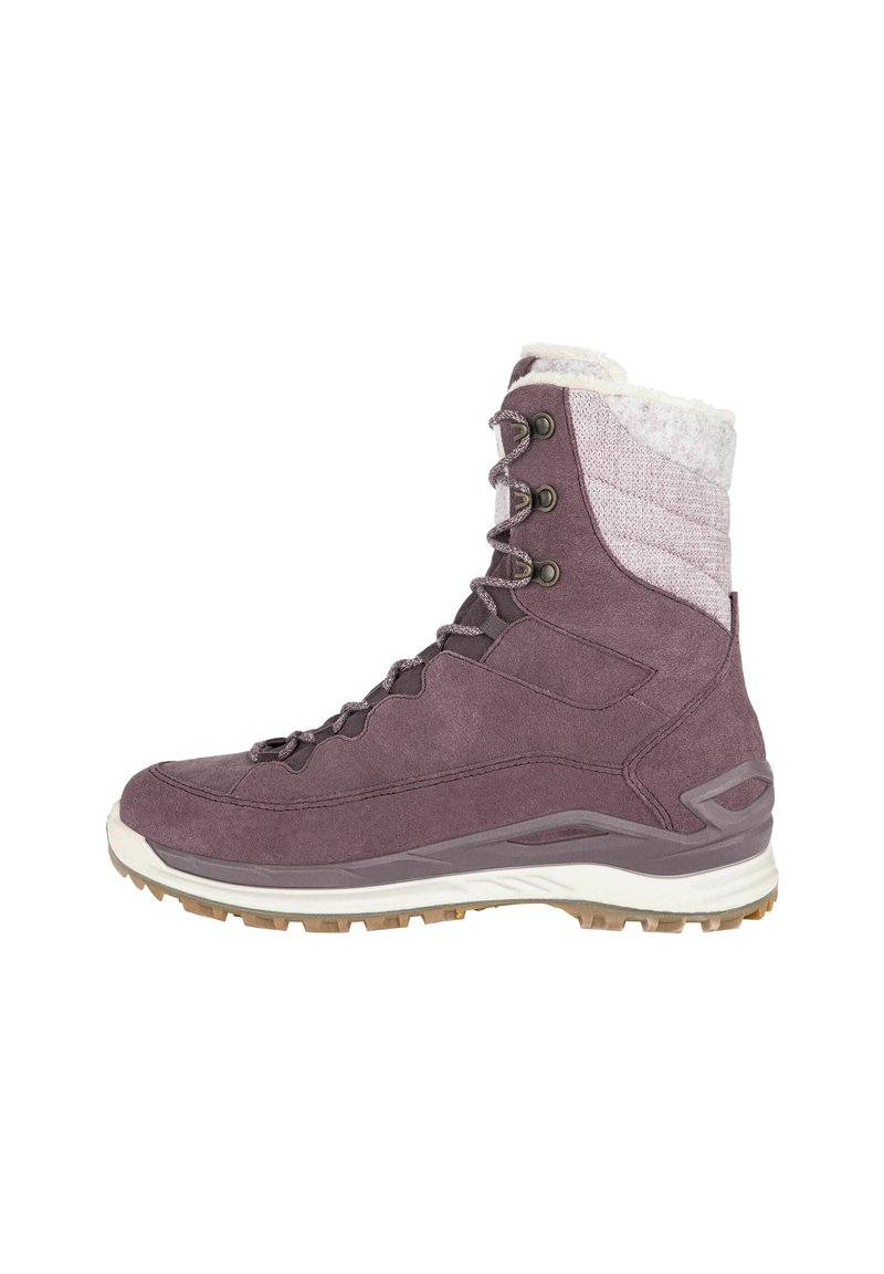 Lila Wanderstiefel mit Wildleder-Oberfläche, einem strukturierten Stoffkragen, schnürbarem Vorderteil und einer Gummisohle mit Rillen für besseren Halt.