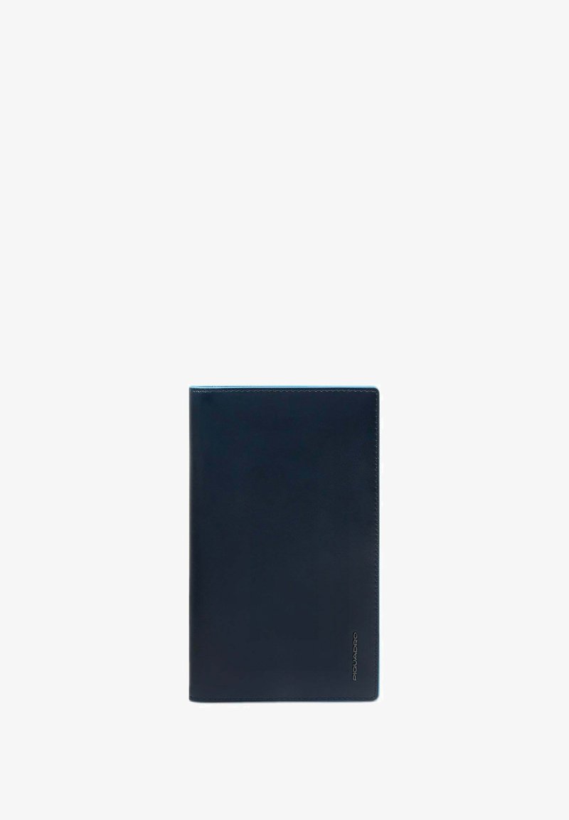 Portadocumenti in pelle, blu scuro, forma rettangolare, texture liscia, design minimale con logo discreto nell'angolo in basso a destra.