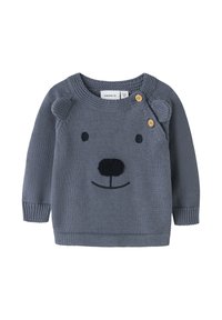 Grauer Strickpullover mit einem Bärenkopf, runden Ohren und Holzknöpfen. Glatte Textur mit gestickten Gesichtszügen. Lange Ärmel.