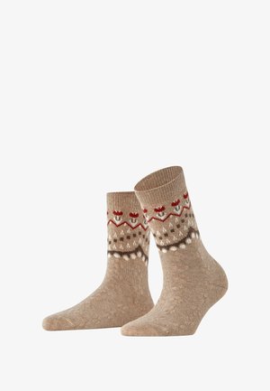 Gestrickte Socken in hellbraun mit einem gemusterten Bündchen, das rote, weiße und graue Akzente aufweist. Weicher Stoff, knöchellang und mit verstärktem Zehenbereich.