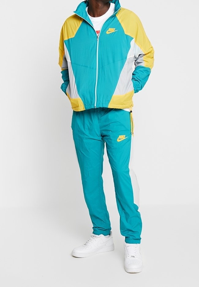 nike windbreaker aqua