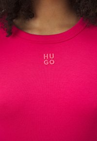 HUGO DELORIS - Basic póló - bright pink