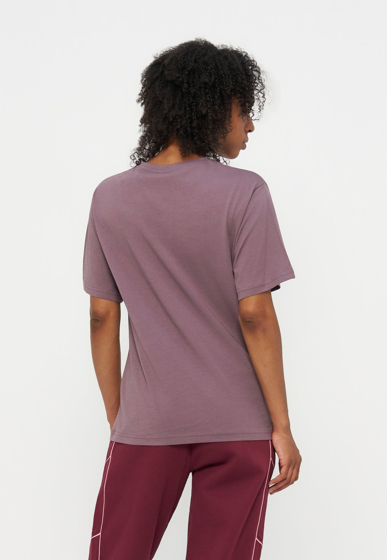 RELAXED FIT