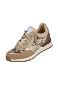 Zapatillas beige y marrón con detalles de estampado de serpiente, cordones en la parte delantera, cremallera lateral y suela blanca con acento en color granate.