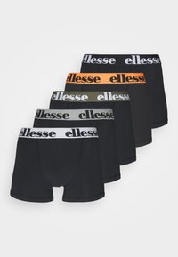 Fünf Paare Herrenboxershorts in Schwarz mit elastischen Logo-Bund. Ein Paar hat einen lebhaften orangefarbenen Bund, während die anderen graue und schwarze Akzente aufweisen.