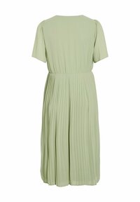 Robe midi vert clair à manches courtes, taille cintrée et jupe plissée, vue de dos sur fond blanc.
