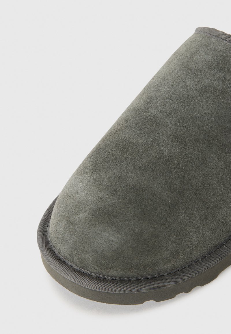 UGG CLASSIC SLIP ON - Mules - magnolia leaf