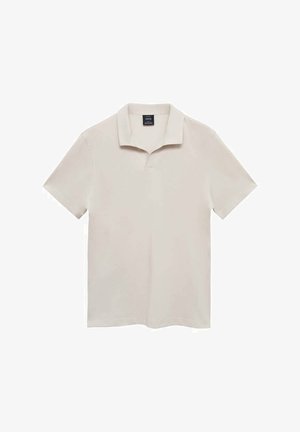 Svetlobéžová polo tričko s klasickým golierom, krátkymi rukávmi a voľným strihom. Vyrobené z hladkej, mäkkej látky, s minimálnym zdobením.
