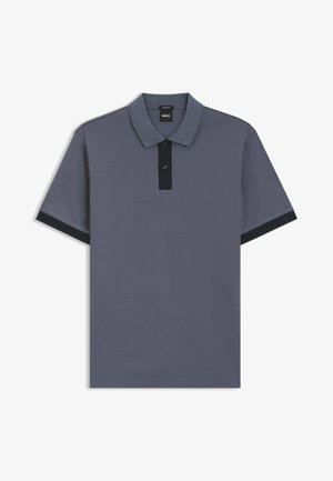 Herre kortærmet grå polo-shirt med sort knaprist og sorte ærmekanter, krave og BOSS mærke inde i halsudskæringen.