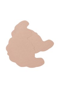 Dva abstraktní, vystřižené tvary ze světle béžového papíru s hladkými okraji a matným povrchem, které se mírně překrývají.