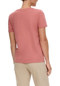 s.Oliver MIT LOG - T-shirt imprimé - altrosa