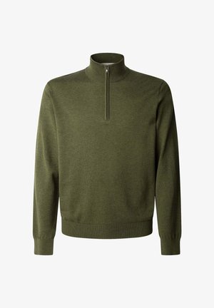 Pull en laine de couleur olive avec un col montant, fermeture éclair à mi-hauteur, manches longues et poignets et ourlet côtelés ; fabriqué en matériau tricoté doux.
