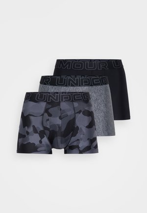 Tre par med herreboxere: ett i svart, ett grått, og ett i svart-grå camo-mønster, med elastiske merkevare-bånd i livet.