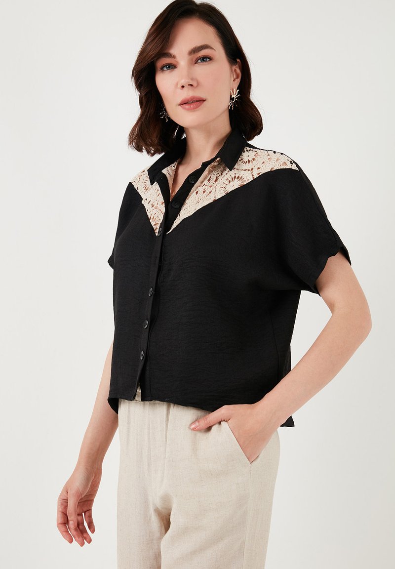 LELA REGULAR FIT - Nööpidega pluus - black