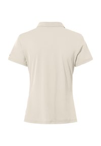 Beige Polohemd mit Kragen, kurzen Ärmeln und einer glatten Textur. Verfügt über ein dezentes Logo-Detail nahe dem linken Ärmel.