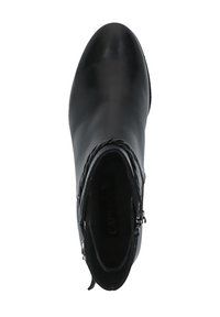 Botín de cuero negro hasta el tobillo con punta redonda, cuello texturizado, cremallera lateral y superficie lisa. Diseño compacto y aerodinámico, adecuado para diversos entornos.