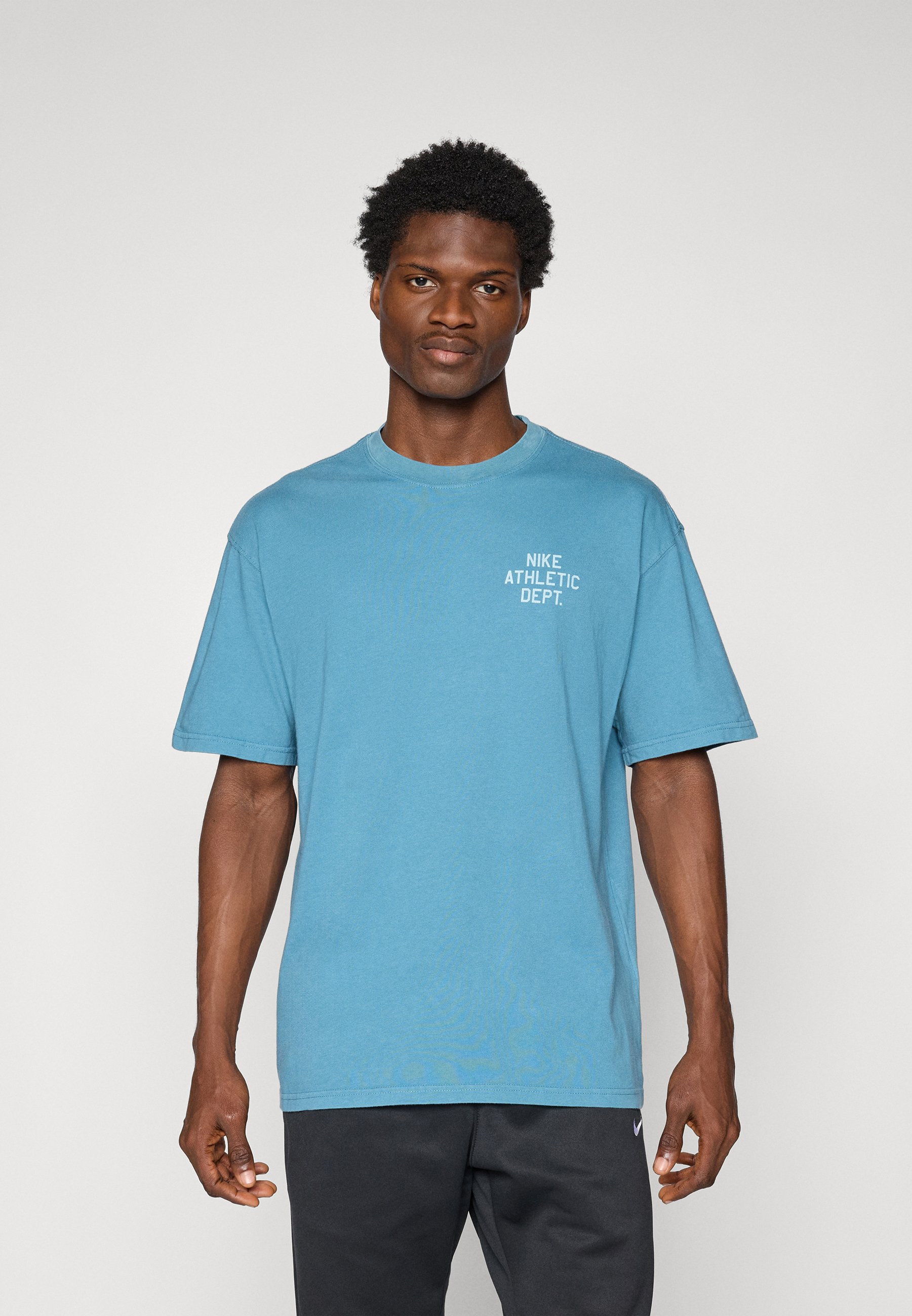 Nike Performance TEE GYM CULT - Print T-shirt - smokey blue/blue