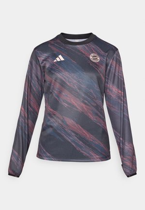 Langermet sportstrøye laget av teksturert svart stoff med abstrakte røde og blå mønstre; har adidas-logo og lagmerke på brystet.