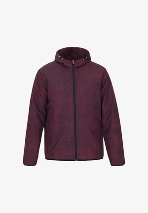 Rødternet hættejakke med frontlynlås, struktureret stof og elastiske manchetter. Har bungeejusteringer på hætten.