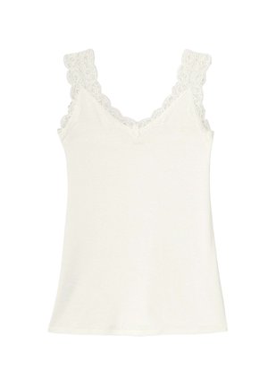 Débardeur blanc sans manches avec un col en V, orné d'une bordure en dentelle autour de l'encolure et des bretelles. Tissu lisse, coupe standard, sans motifs particuliers.