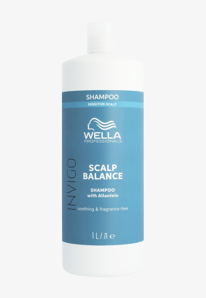 Bouteille de shampooing Wella Professionals Scalp Balance, 1L, étiquette bleue, pour cuir chevelu sensible, apaisant, sans parfum, avec de l'allantoïne.