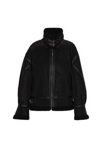 Mustattu lampaan nahasta valmistettu takki, jossa on korkea kaulus, vetoketju ja nahkayksityiskohtia. Takissa on teksturoitu pinta ja leveät hihat, joissa on karvakerros.